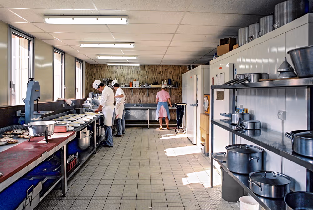 Kitchen and restaurant at the EP in Strasbourg.