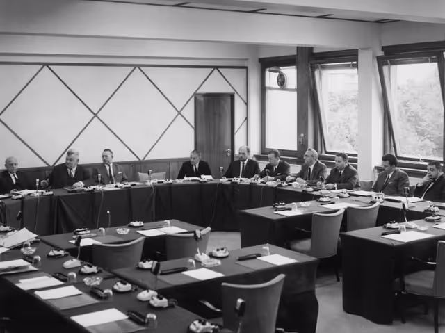 Fotagrafa 47: Fernand DEHOUSSE and other MEPS during a meeting in Strasbourg, France, May 6, 1969.