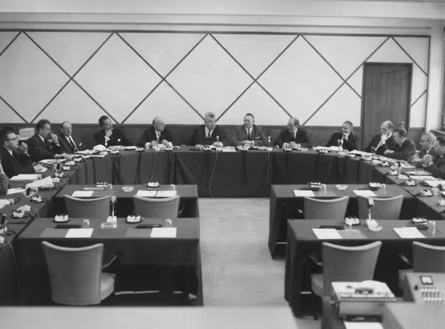 Fotagrafa 49: Fernand DEHOUSSE and other MEPS during a meeting in Strasbourg, France, May 6, 1969.