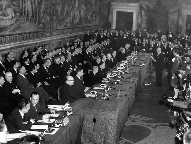 Photo 3 : Rome Treaty Signature 1957