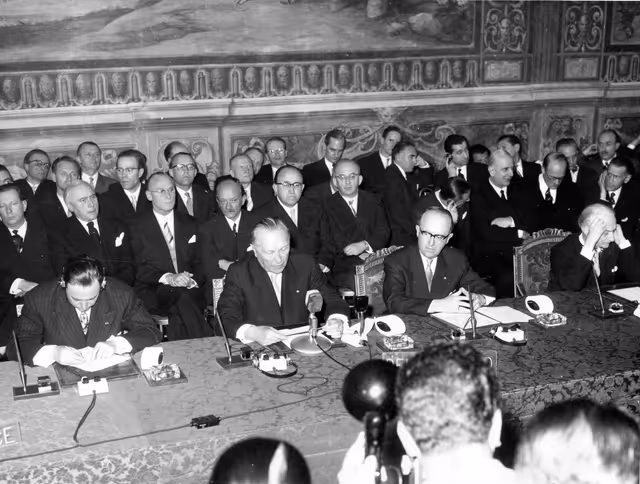 Photo 5 : Rome Treaty Signature 1957