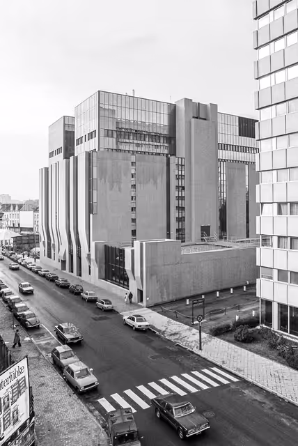 Fotografija 1: Outside view of the Conference Center ' Albert Borschette ' in the European district in Brussels