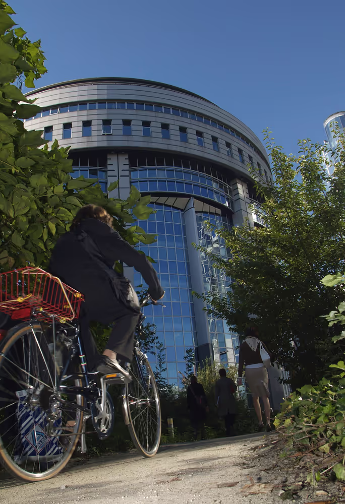 Outside view of the Paul-Henri SPAAK Building.PHS