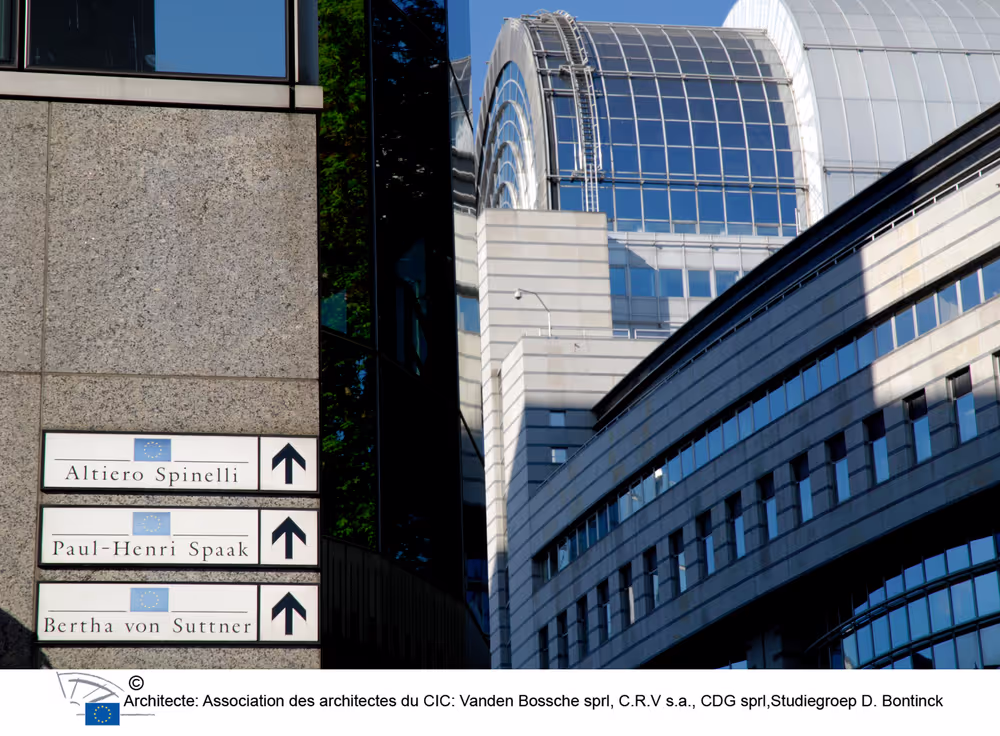 Outside view of the Paul-Henri SPAAK Building.PHS