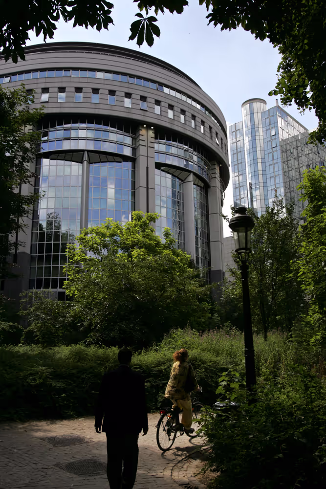 Outside view of the Paul-Henri SPAAK Building.PHS